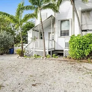 https://jewel-on-jade.hotels-in-key-west.com